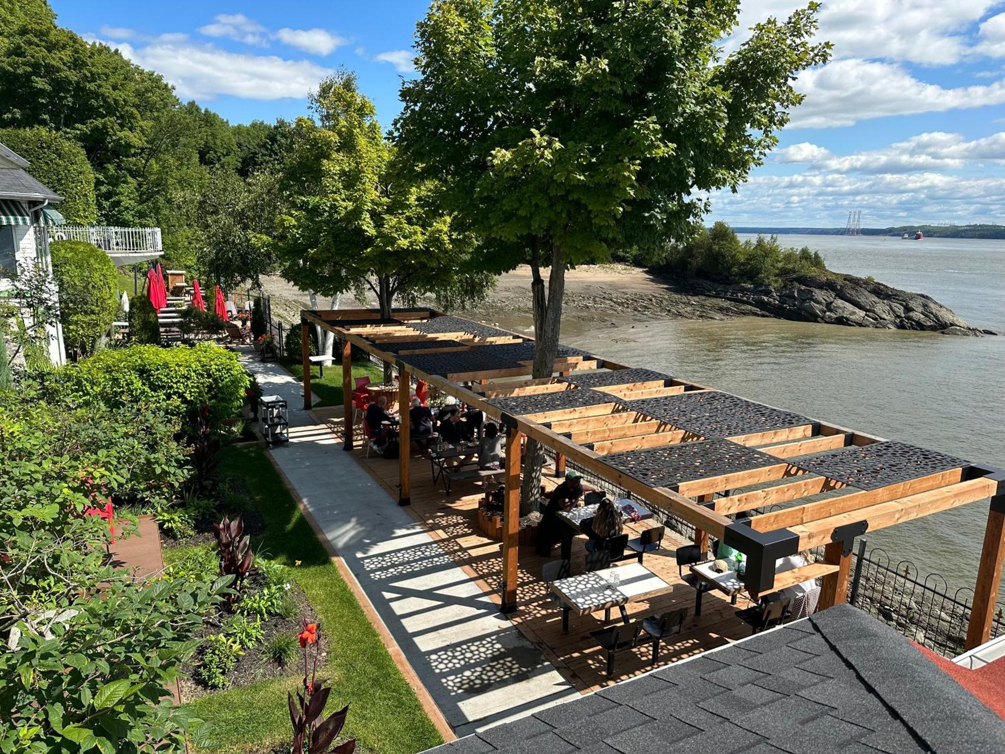 Goeliche Hotel Et Appartement Saint-Laurent-de-l'ile d'Orleans Bagian luar foto