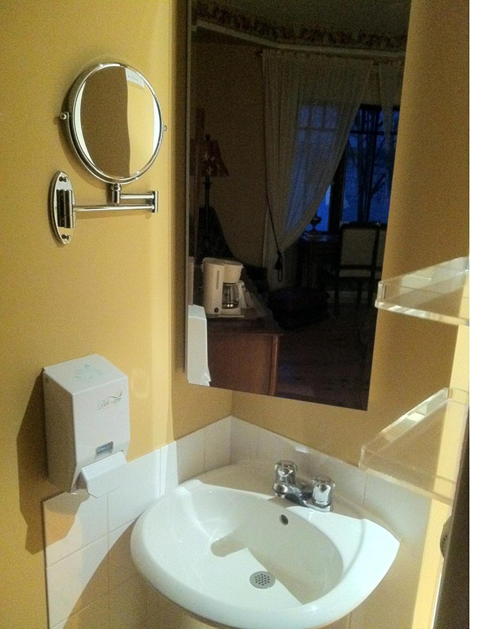 Goeliche Hotel Et Appartement Saint-Laurent-de-l'ile d'Orleans Ruang foto