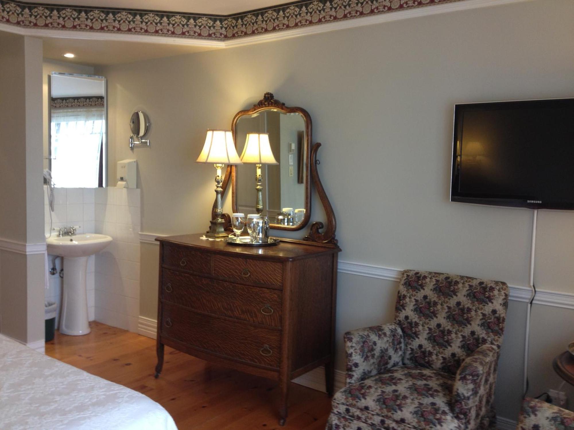 Goeliche Hotel Et Appartement Saint-Laurent-de-l'ile d'Orleans Ruang foto