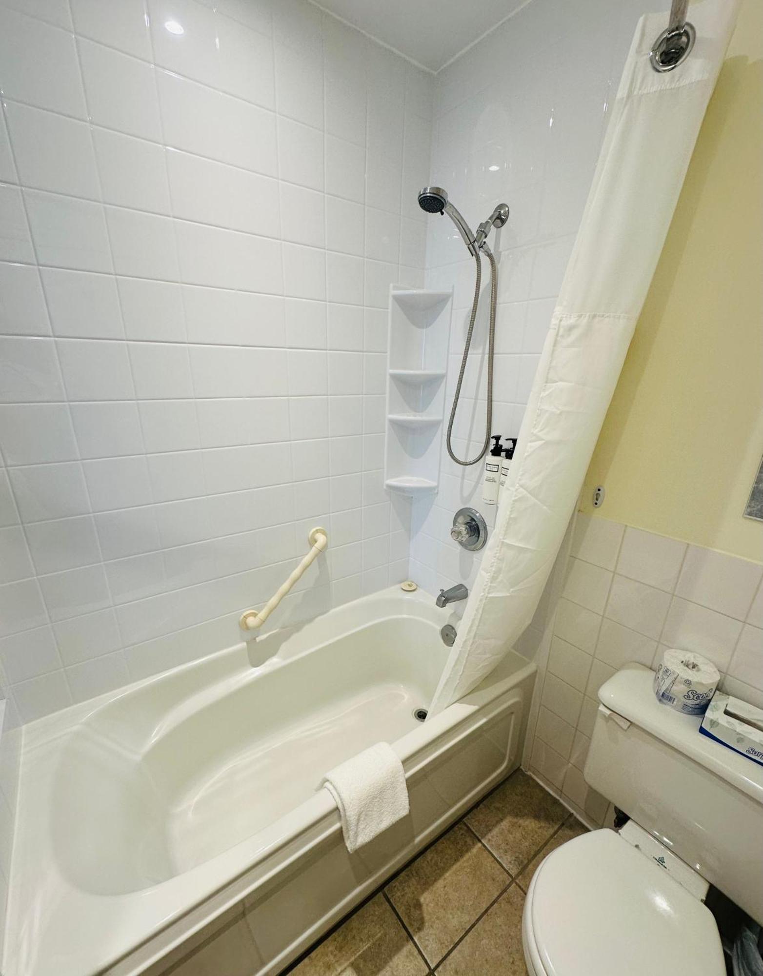 Goeliche Hotel Et Appartement Saint-Laurent-de-l'ile d'Orleans Bagian luar foto