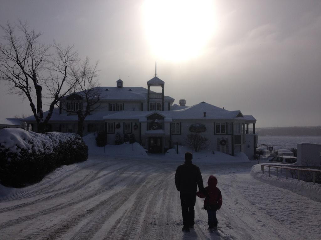 Goeliche Hotel Et Appartement Saint-Laurent-de-l'ile d'Orleans Bagian luar foto